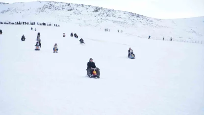 Kar keyfi Ketençimen Kayak Merkezi’nde yaşandı