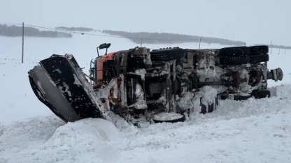 Kar küreme aracı kaza yaptı