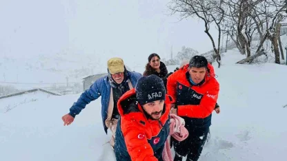 Kar, tipi, soğuk dinlemedi, AFAD 400 metre sırtında taşıdı