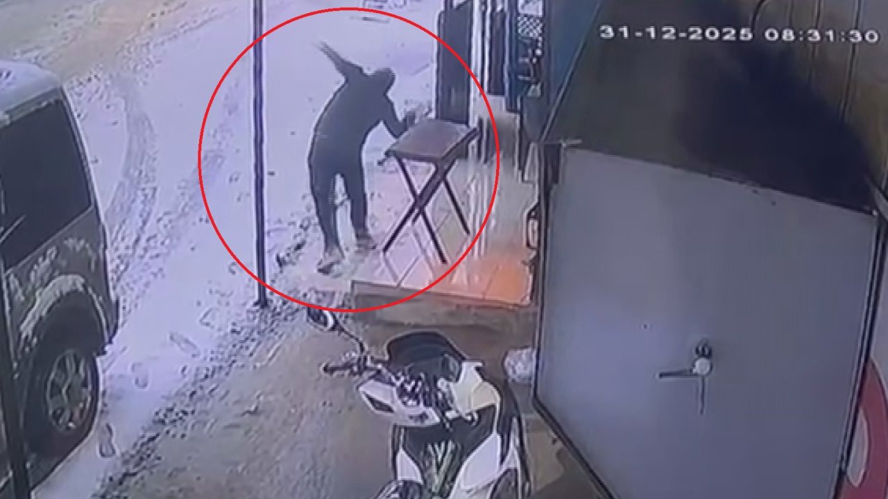 Kar yağışından dolayı kayganlaşan zemine ayağını atan yerle bir oldu