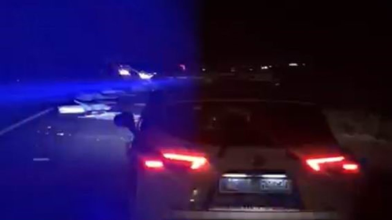 Karapınar’da çuval yüklü tırdan yola saçılan yükler trafiği aksattı