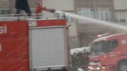 Karla kapanan yollar deniz suyuyla açılıyor