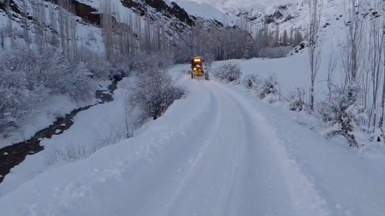 Kars’ta 130 köy yolu ulaşıma kapandı