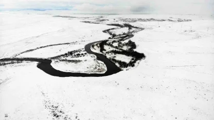 Kars’ta beyaz esaret değil, görsel şölen: Tarım arazileri ve menderesler büyülüyor