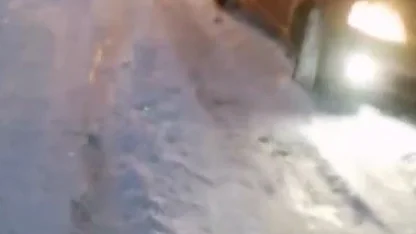 Kars’ta kara saplanan araçlar vatandaşlar tarafından kurtarıldı