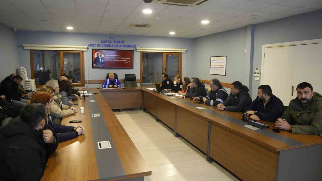 Kartal’da kar yağışına karşı tedbir alındı