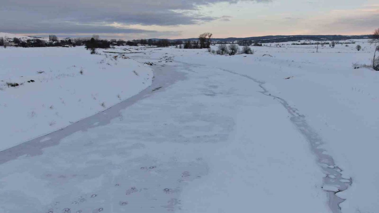 Kastamonu buz kesti: Dereler, barajlar ve göletler dondu