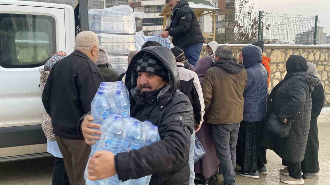 Kastamonu’da bazı mahallelerde su kesintisi devam ediyor: Vatandaşlara su dağıtıldı