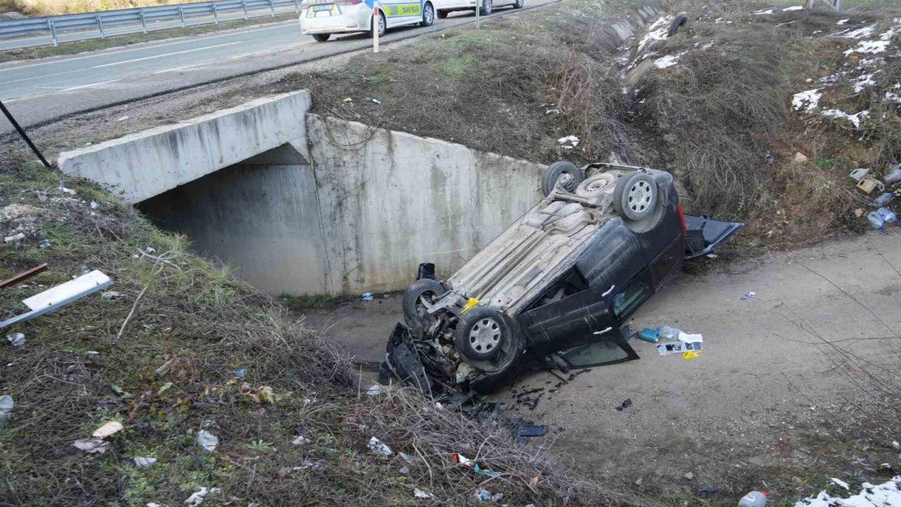 Kastamonu’da hafif ticari araç şarampole uçtu: 1 ölü