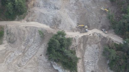 Kastamonu’da heyelan nedeniyle ulaşıma kapanan yolda çalışmalar sürüyor