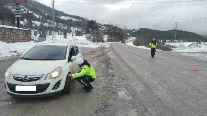 Kastamonu’da jandarma ekipleri kış lastiği denetimlerini sıklaştırdı