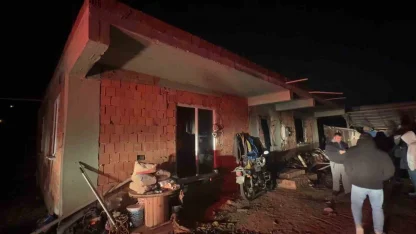 Kaynar suya benzin dökülen evde patlama: 2 yaralı