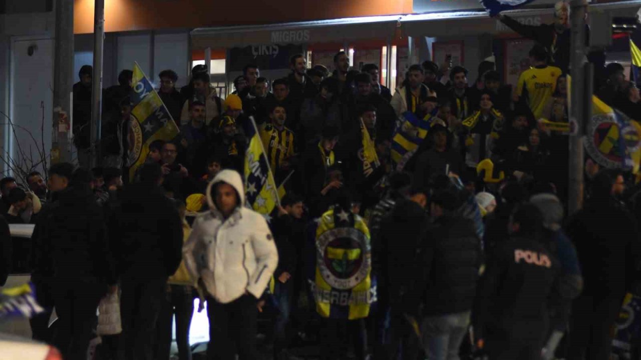 Kayseri’de Fenerbahçeli taraftarlardan Süper Kupa sevinci