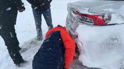 Kayseri’de kar yağışı sonrası mahsur kalan vatandaşlar kurtarıldı