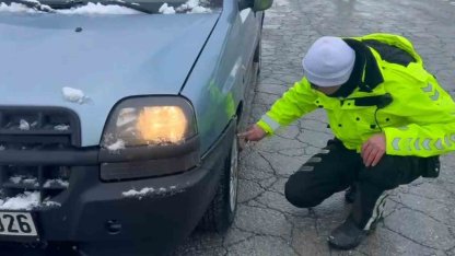 Kayseri’de trafik ekiplerinden ’kış lastiği’ uygulaması
