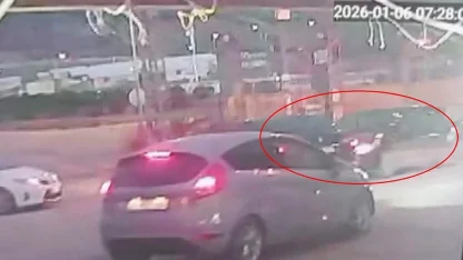 Kaza kavşağı haline gelen dönüşte yaşanan kaza kamerada