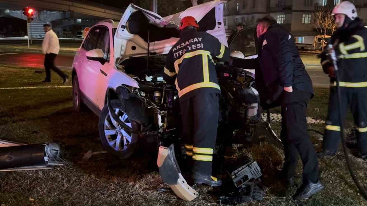 Kazaya karışan araçta yangın paniği