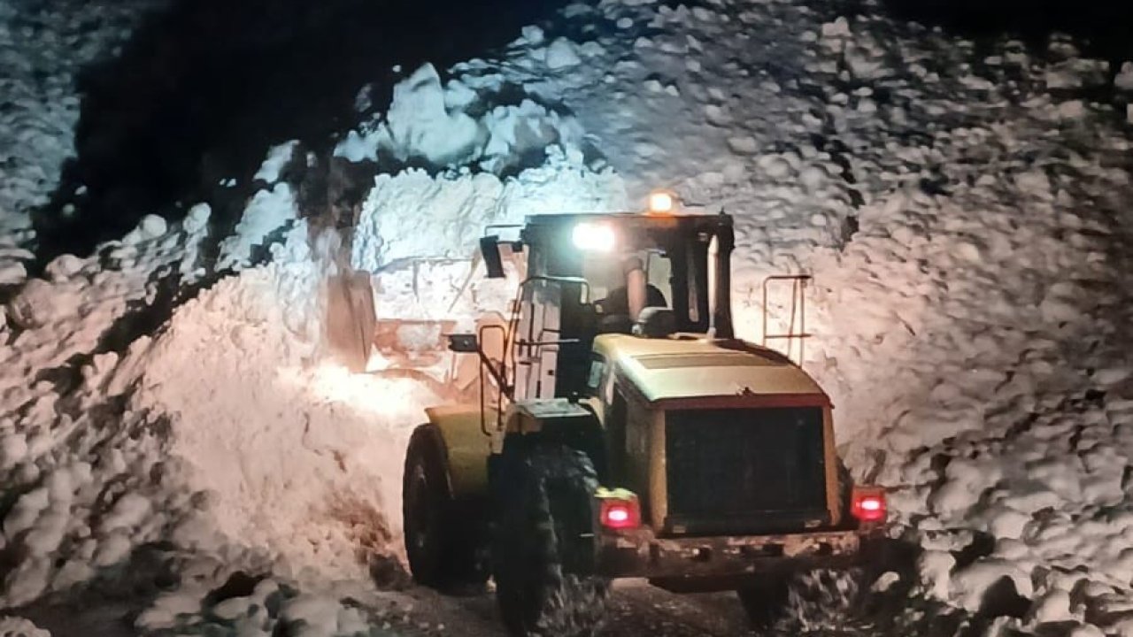 Kemaliye’de kapanan grup köy yolları ulaşıma açıldı