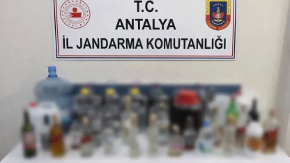 Kemer’de kaçak ve sahte içki ele geçirildi