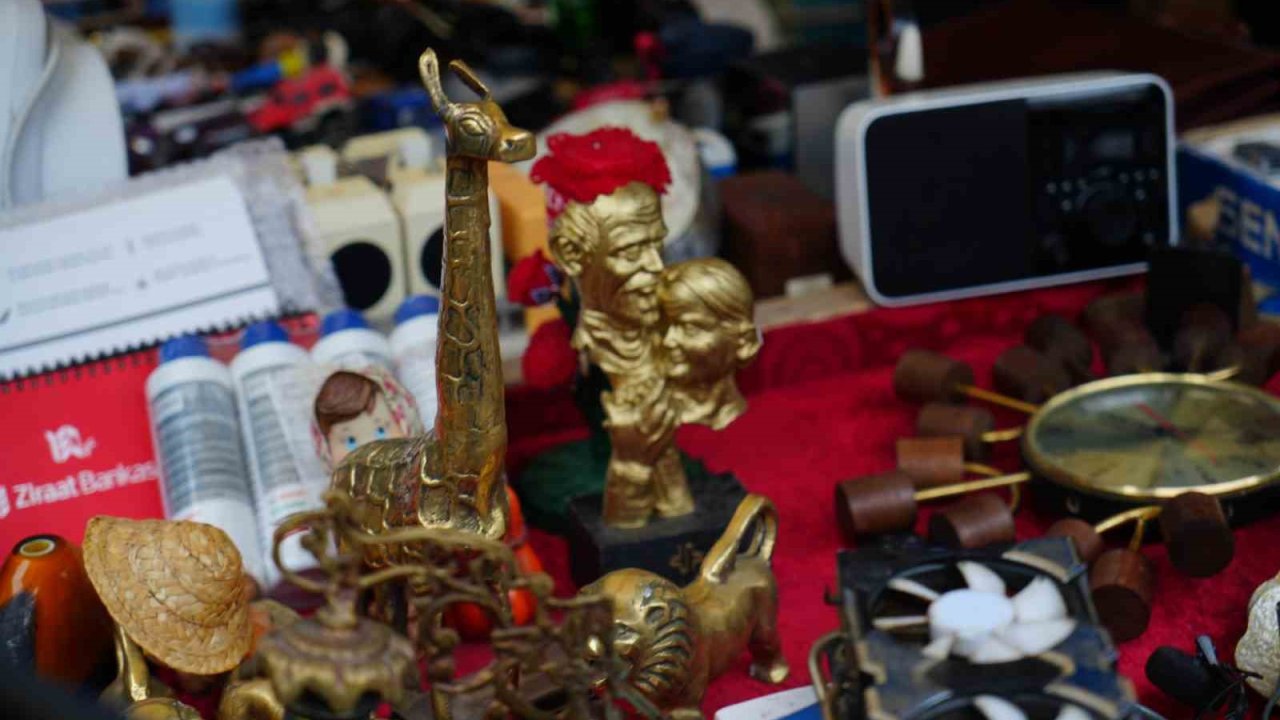 Kiminin çöpü, kiminin hazinesi: "Ankara Bit Pazarı"