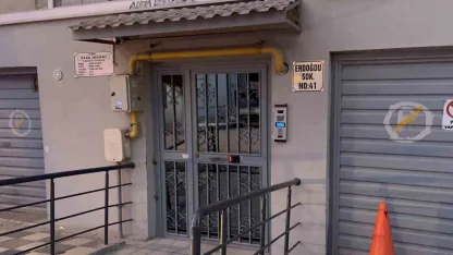 Kıraathaneden eve sızdığı iddia edilen dumandan zehirlenen anne ve 2 çocuğu hastanelik oldu