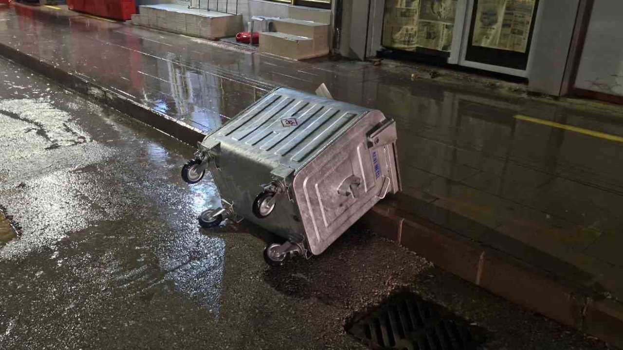 Kırıkkale ve Çorum’da yağmur ve kuvvetli rüzgar etkili oldu