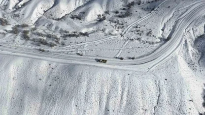 Kırıkkale’de karla kaplanan köy yolları yeniden ulaşıma açıldı