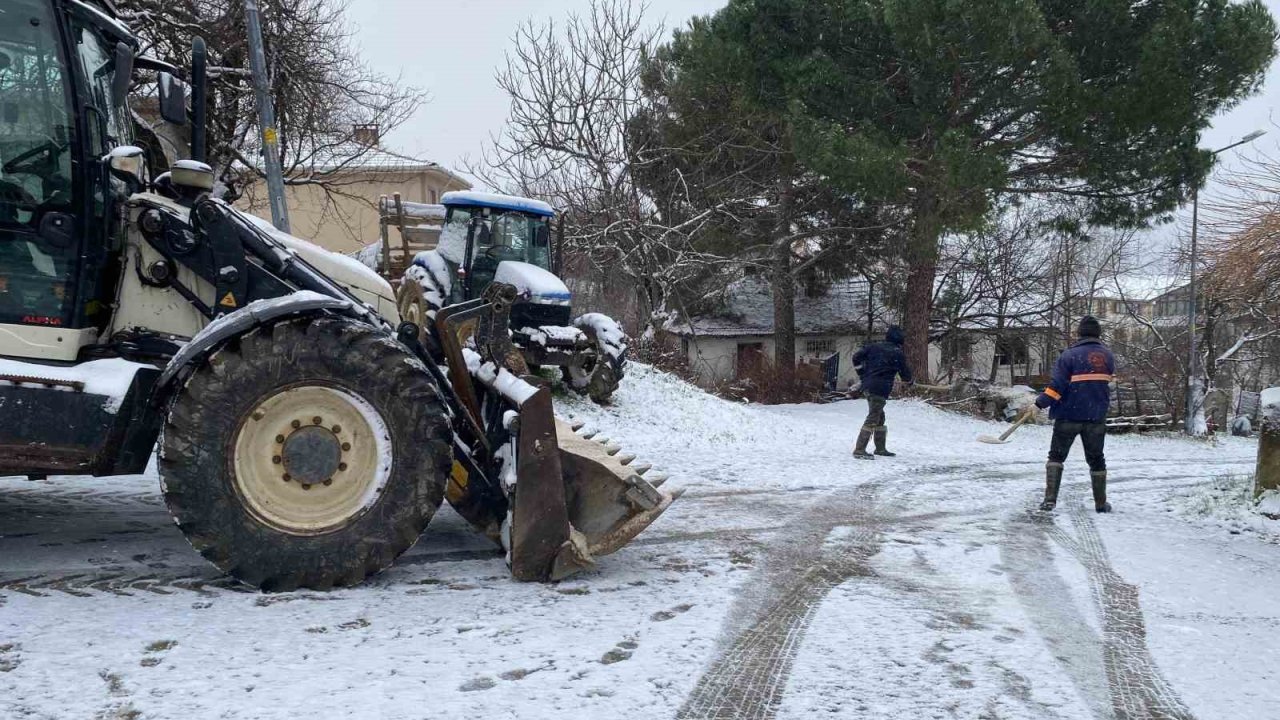 Kırklareli’nde kar yağışı hayatı olumsuz etkilemeye devam ediyor