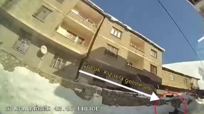 Kızakla kayarken otobüsün altına giren çocuk hayatını kaybetti