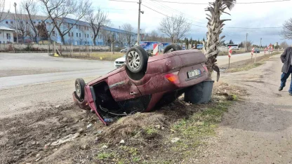 Kontrolden çıkan otomobil takla attı