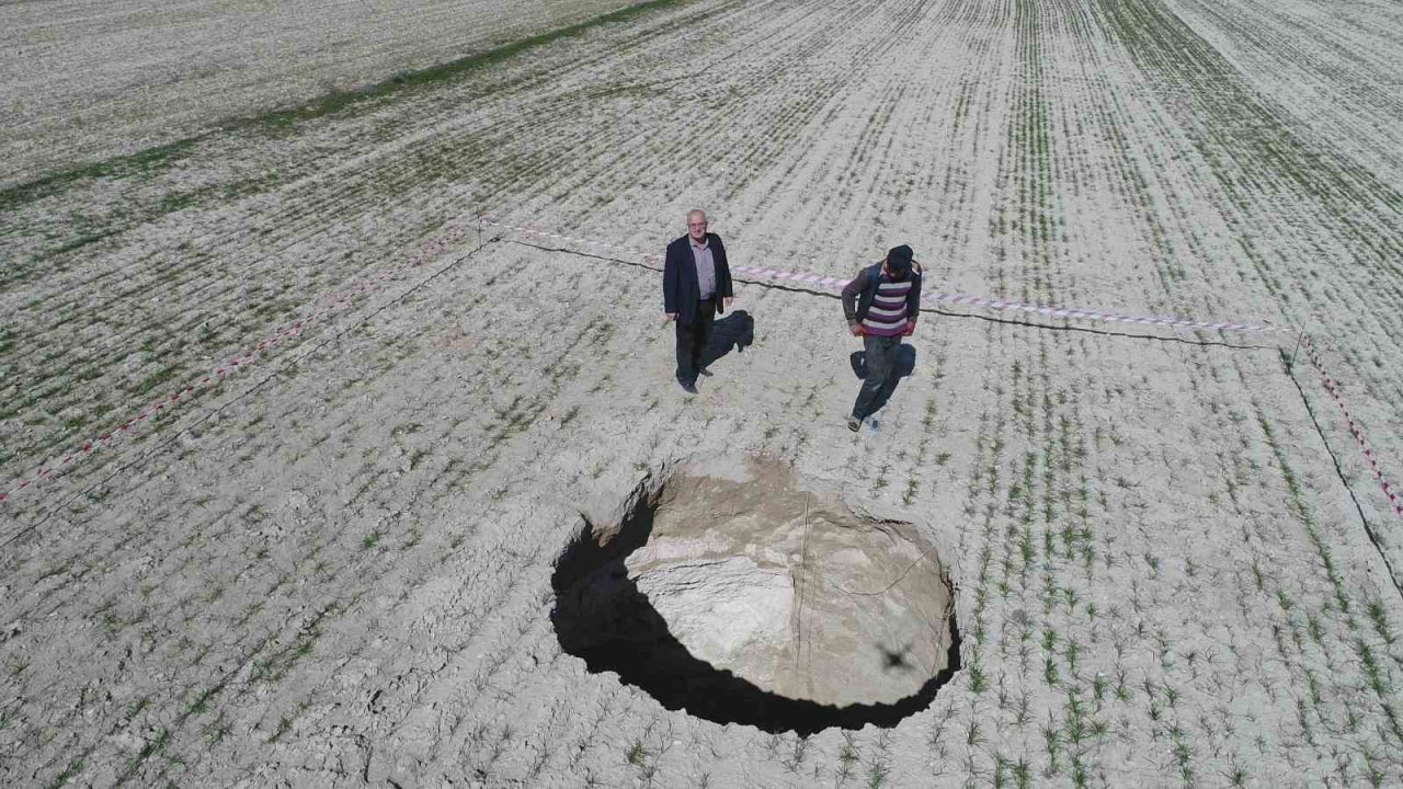 Kontrolsüz ve yoğun yeraltı suyu kullanımının bedeli: Ovadaki obruklar