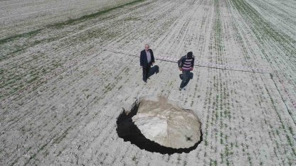 Kontrolsüz ve yoğun yeraltı suyu kullanımının bedeli: Ovadaki obruklar