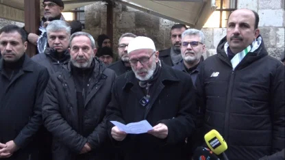 Konya’da aileler yeni yılın ilk sabah namazında camide buluştu