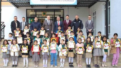 Köşk’te öğrencilerin yarıyıl karnelerini Kaymakam Taş verdi