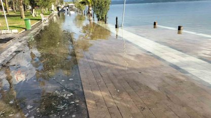 Köyceğiz Gölü taştı, Atatürk Kordonu sular altında kaldı