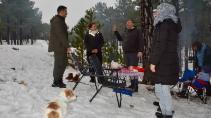 Köyceğiz Kaymakamı Kumcu, vatandaşların kar keyfine ortak oldu