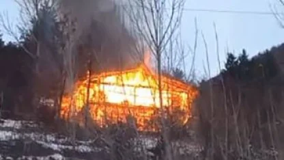 Köyde çıkan yangında bir ev kullanılamaz hale geldi
