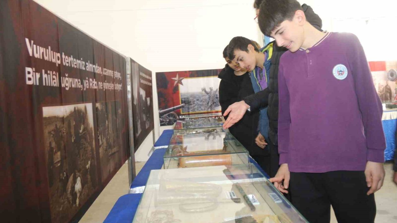 Kozan’da Çanakkale Savaşı Gezici Müzesi kapılarını açtı