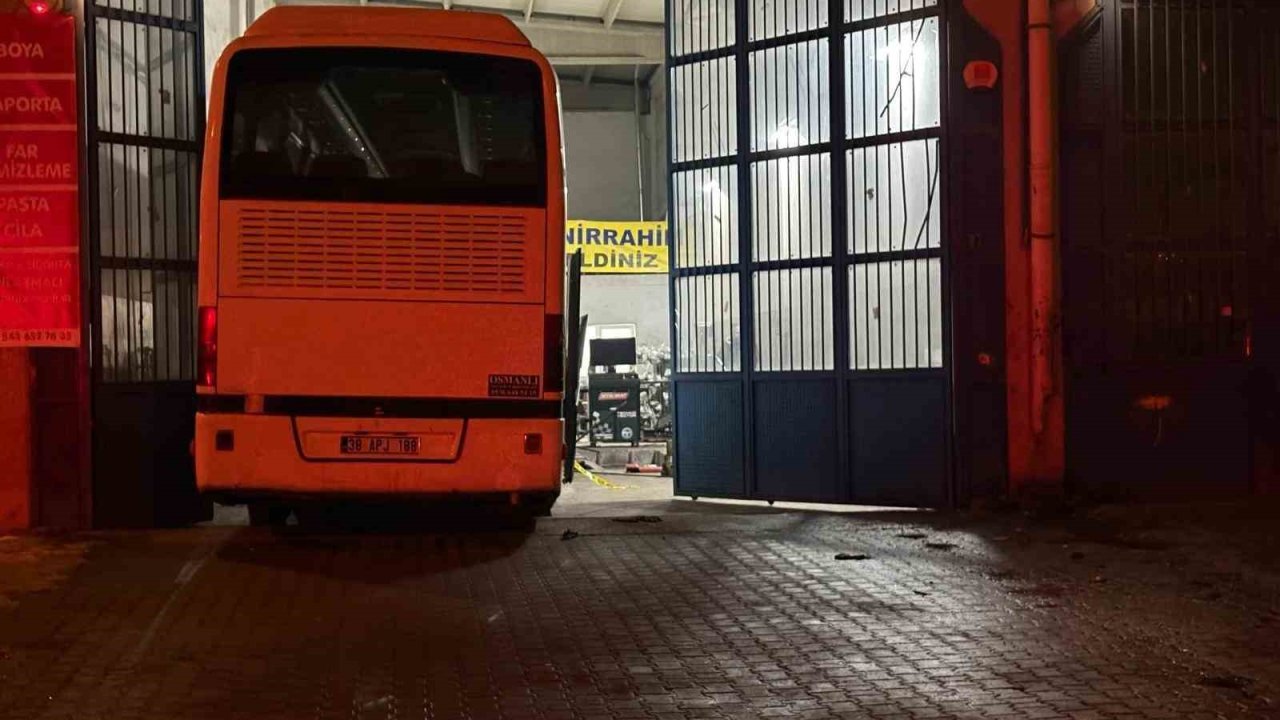 Krikonun kayması ile otobüsün altında kalan tamirci hayatını kaybetti