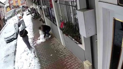 Küçükçekmece’de çocukların yaptığı kardan adamı götürdü