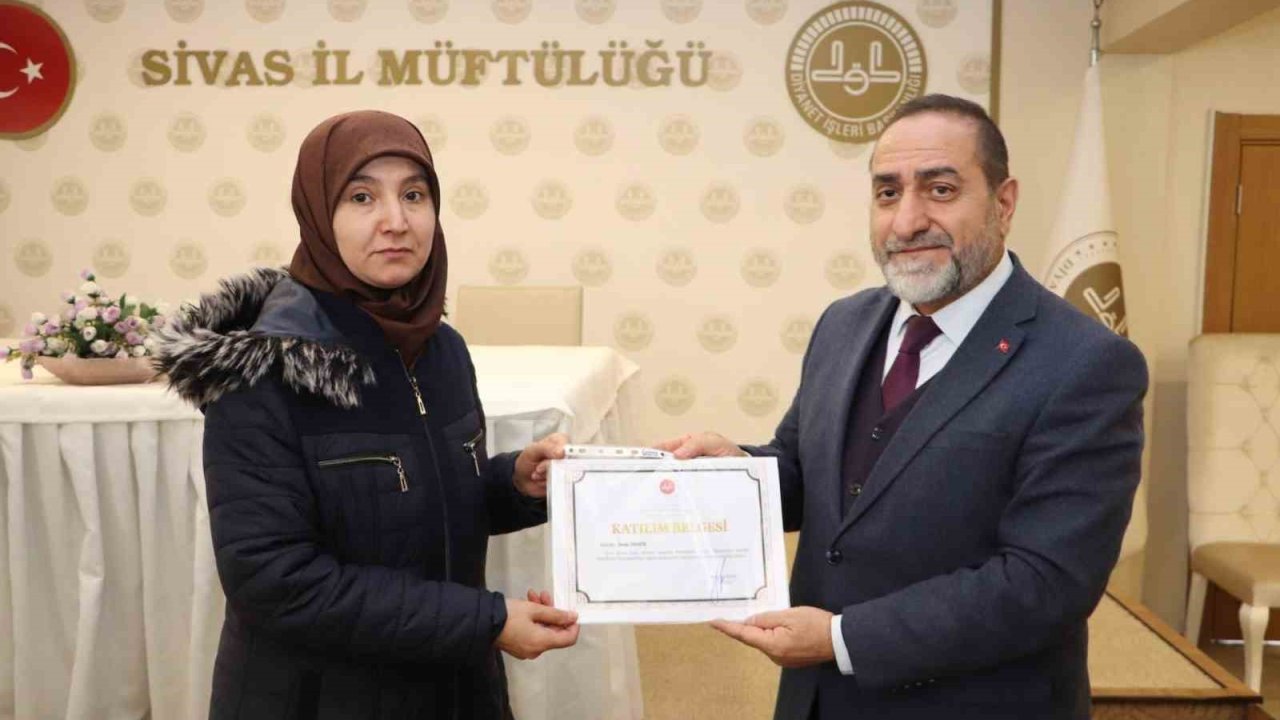 Kur’an Kursu öğreticileri sertifikaları aldı