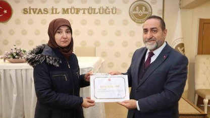 Kur’an Kursu öğreticileri sertifikaları aldı