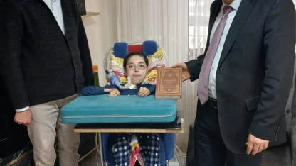 Kütahya İl Müftülüğünden evinde eğitim gören hasta öğrenciye anlamlı ziyaret