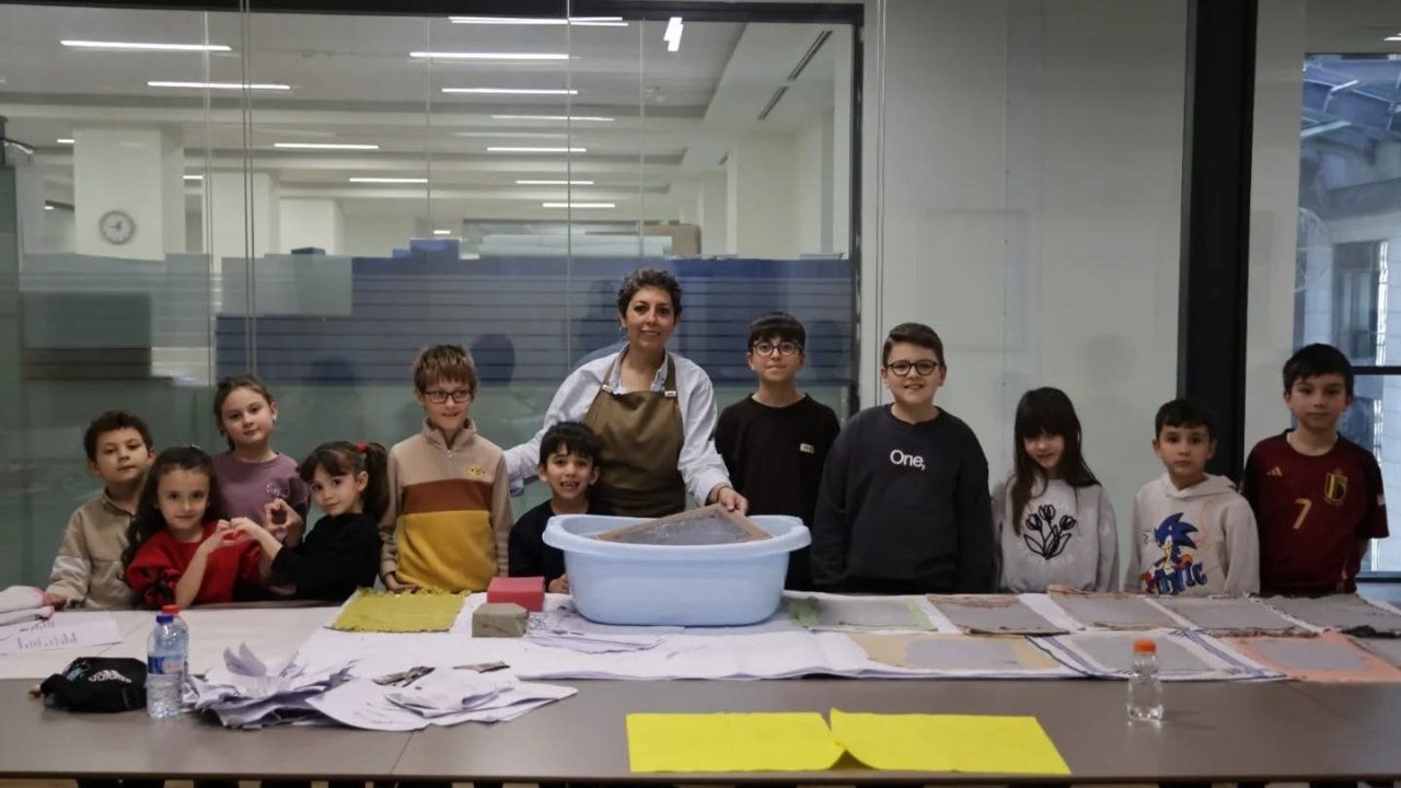 Kütahya’da çocuklardan "Atık Kâğıtlardan El Yapımı Kâğıda Elekte Kâğıt Yapım Workshop’a ilgi