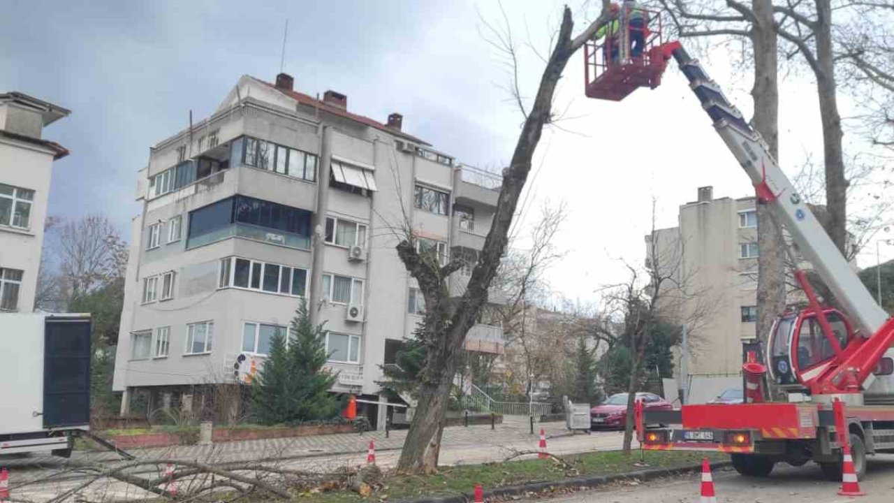 Lodosa karşı büyükşehir ekipleri sahada
