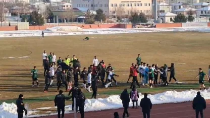 Maç sonu tekme ve yumruklar havada uçuştu