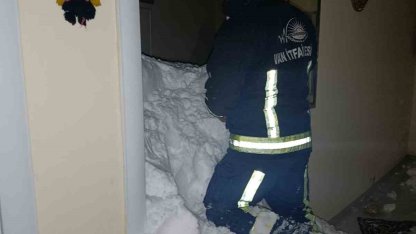 Mahalleye çığ düştü: 1 kişi kayıp, 22 ev boşaltıldı