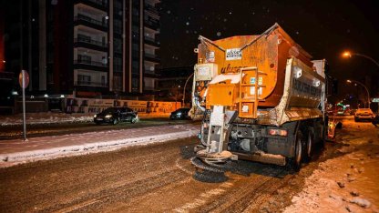 Malatya Büyükşehir Belediyesi karla mücadelede 7/24 sahada