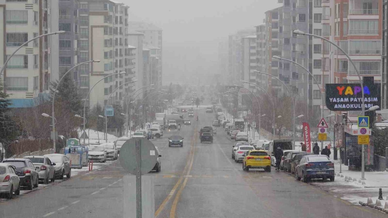 Malatya’da kar ve sis etkili oluyor