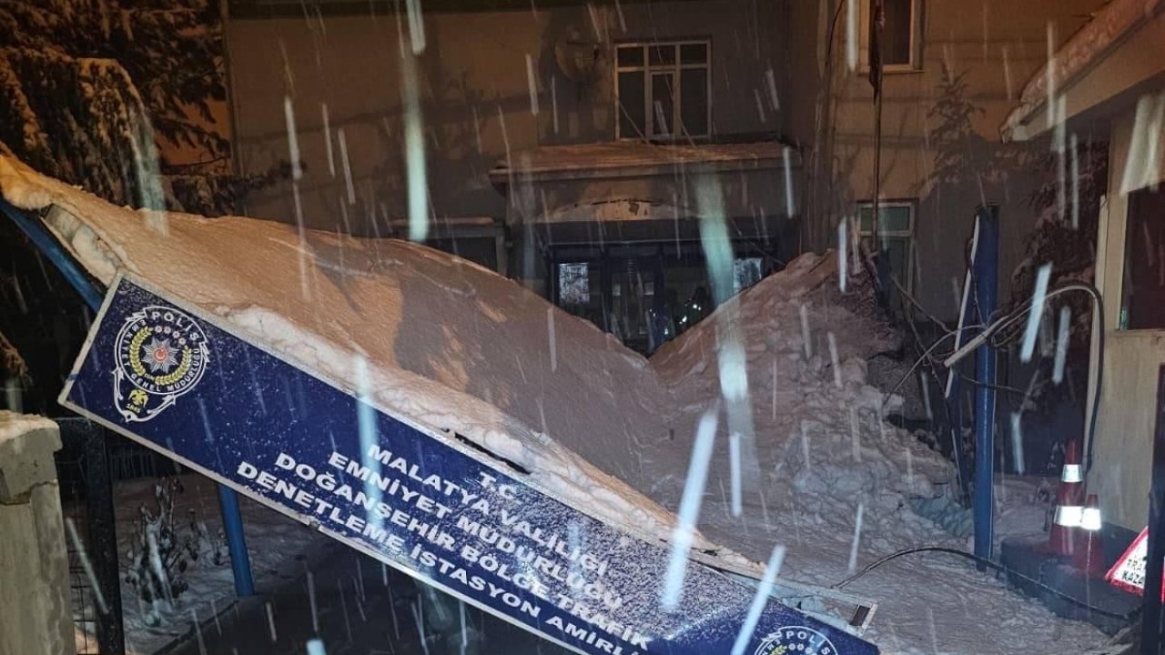 Malatya’da karın ağırlığıyla istasyon amirliğinin surdurması çöktü